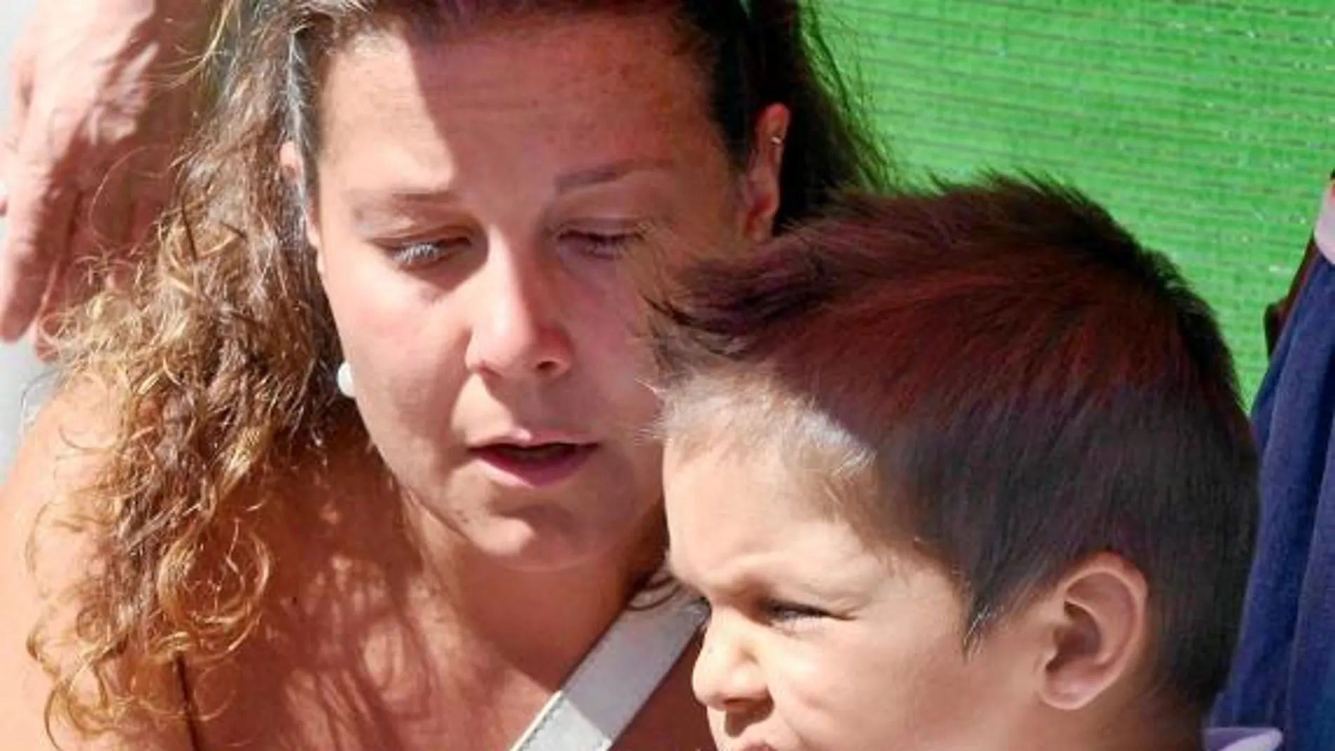 Una madre y su hijo recordaban el martes a los tres pequeños asesinados