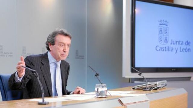 El consejero portavoz de la Junta, José Antonio de Santiago-Juárez, tras la reunión posterior al Consejo de Gobierno