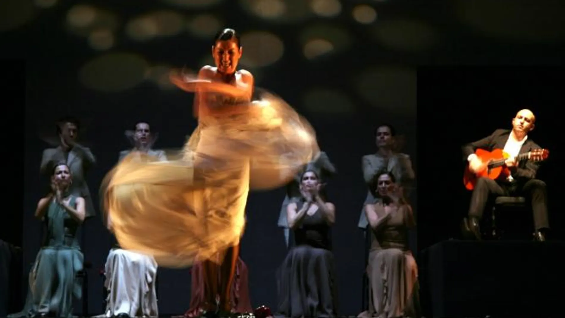 Sara Baras protagoniza el anuncio de Freixenet que dedica a la danza española