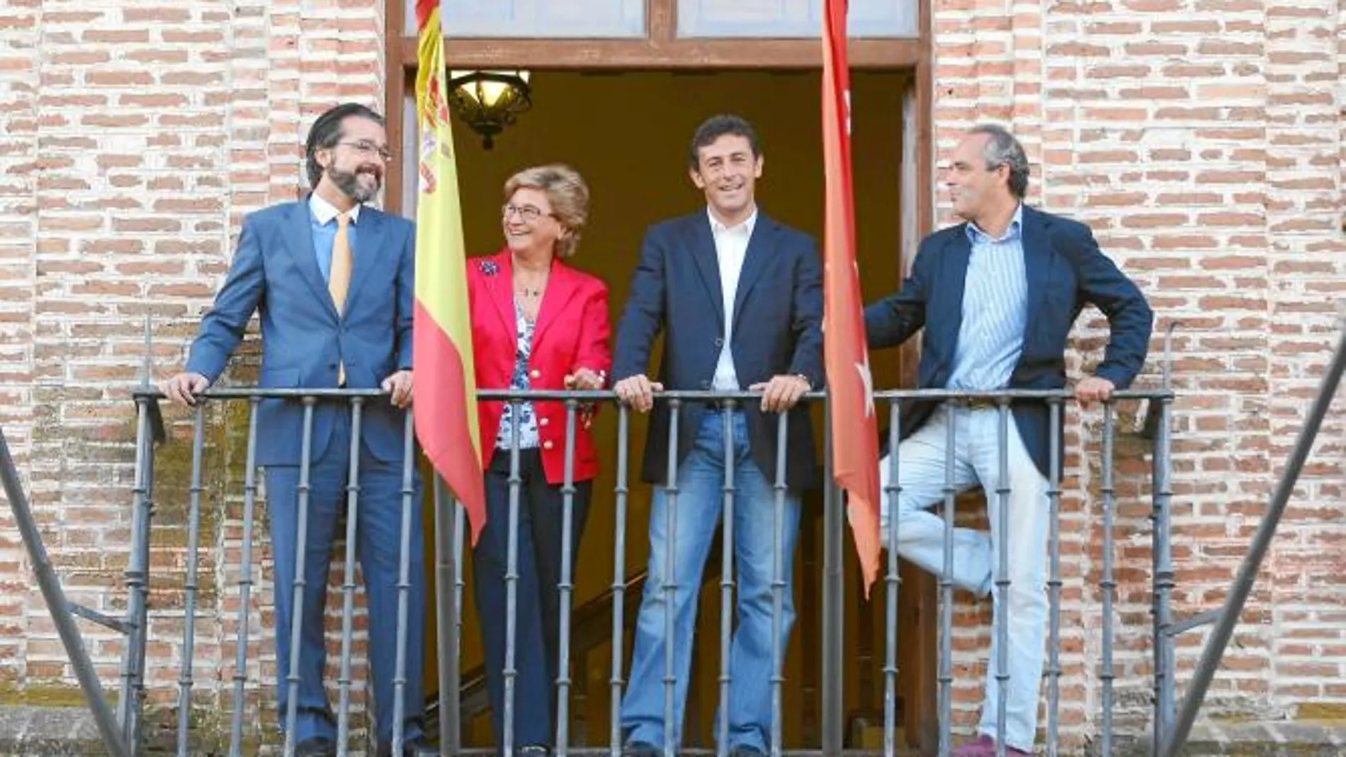 Borja Gutiérrez (PP), de Brunete, que impulsó el pacto; Mercedes García (PP), de Quijorna; César Muñoz (PSOE), de Villanueva de Perales; y Mario de Utrilla (PP), de Sevilla la Nueva