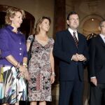 De izquierda a derecha, Ana Mato, Esperanza Aguirre, Dolores de Cospedal, Mariano Rajoy, Ruiz-Gallardón, Soraya Sáenz de Santamaría y Rodrigo Rato.