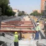 Los bloques de La Estrella, a la derecha, se han visto afectados por su cercanía a la construcción de la infraestructura