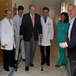 El rey recibe el alta hospitalaria dos días después de su operación de rodilla