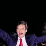 El candidato del PSD, Pedro Passos Coelho, celebra su victoria en las elecciones legislativas en Portugal, el domingo por la noche