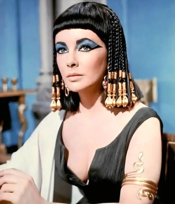 Elizabeth Taylor protagonizó el «biopic» más famoso de la reina de Egipto, realizado por Mankiewicz