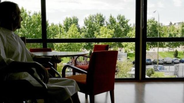 Los especialistas en cuidados paliativos lamentan que la norma se presentara con «textos prediseñados» ignorando sus aportaciones
