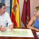 El consejero de Obras Públicas, Antonio Sevilla, y la concejal de Infraestructuras del Consistorio murciano, Ana Martínez