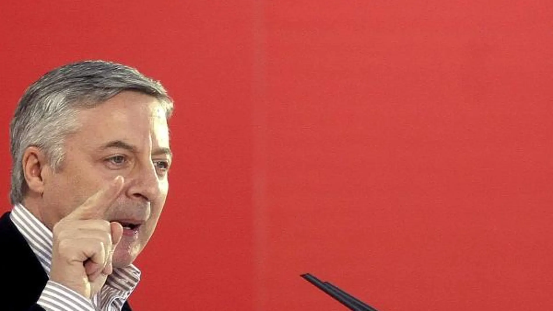 El ministro de Fomento, José Blanco, interviene durante un foro