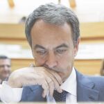 Un presidente como Hamlet. Rodríguez Zapatero, como el personaje de Shakespeare, vive en la duda, entre el «ser o no ser». Y entretanto, España sobrevive