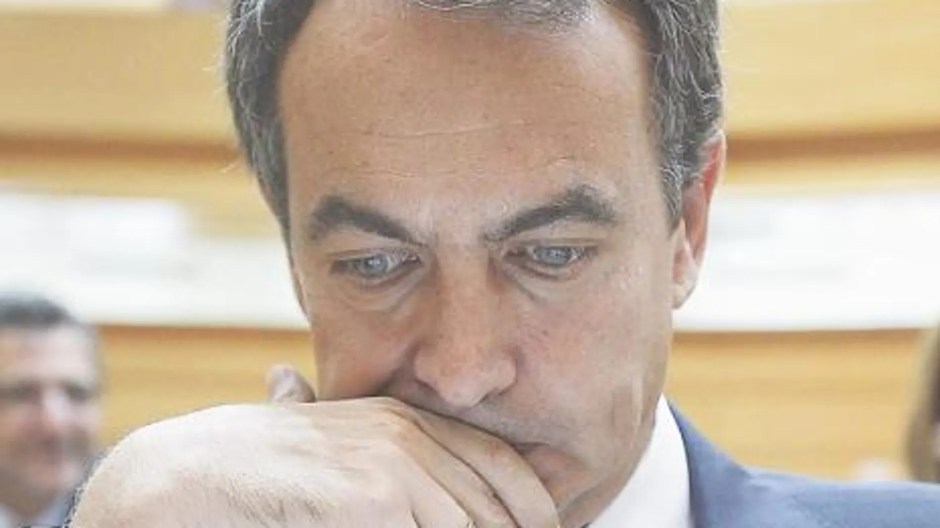 Un presidente como Hamlet. Rodríguez Zapatero, como el personaje de Shakespeare, vive en la duda, entre el «ser o no ser». Y entretanto, España sobrevive