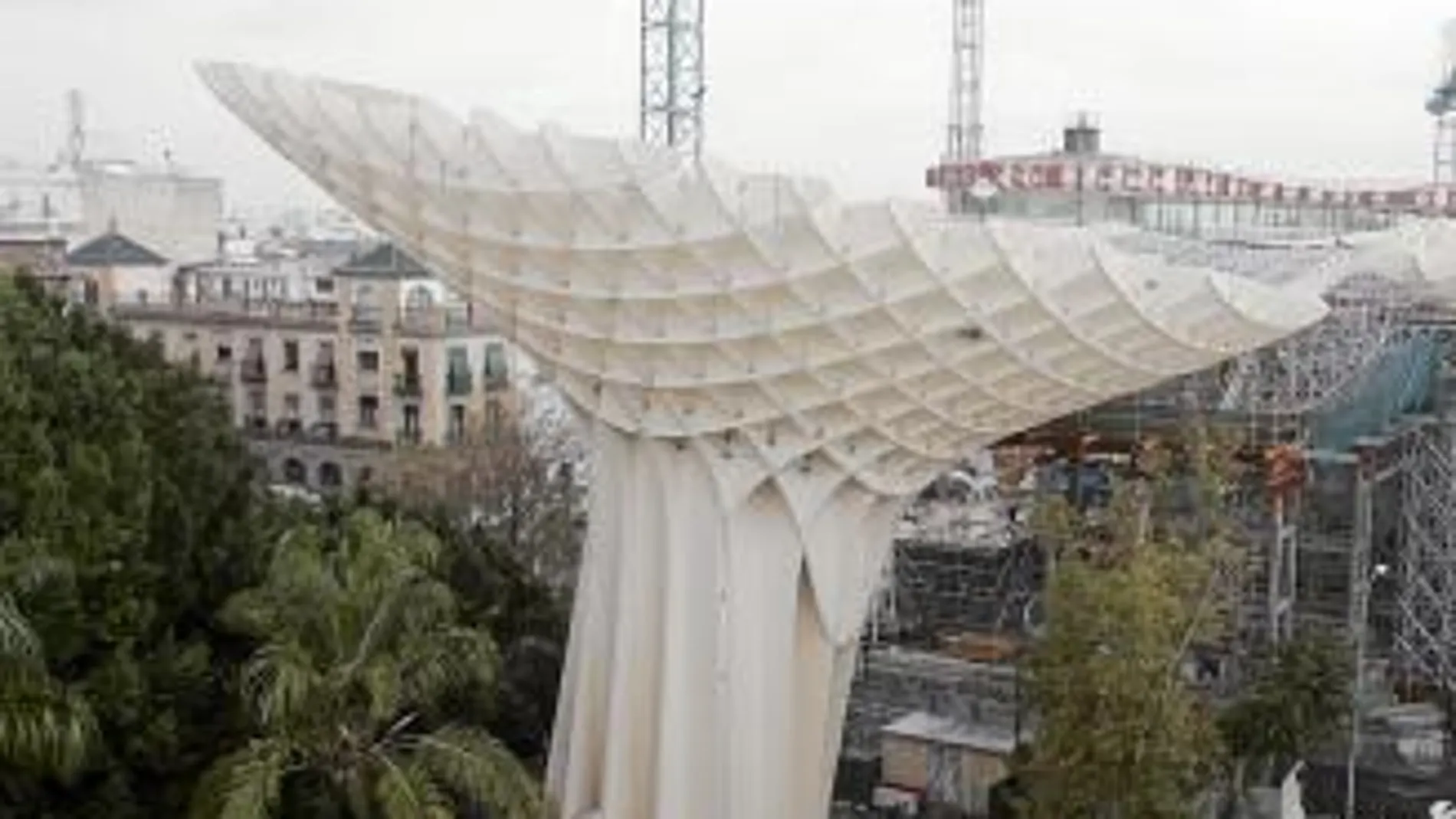 Las «setas» esperan la última madera para su recubrimiento