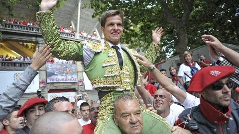 El Juli sale a hombros, ayer en Pamplona