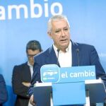 El presidente del PP-A, Javier Arenas, ayer en la sede regional del partido