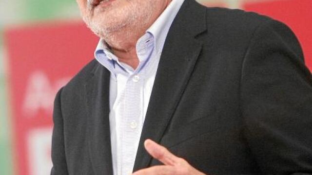 Griñán admite el «error» de «llevar un mes mirando más al interior del partido»