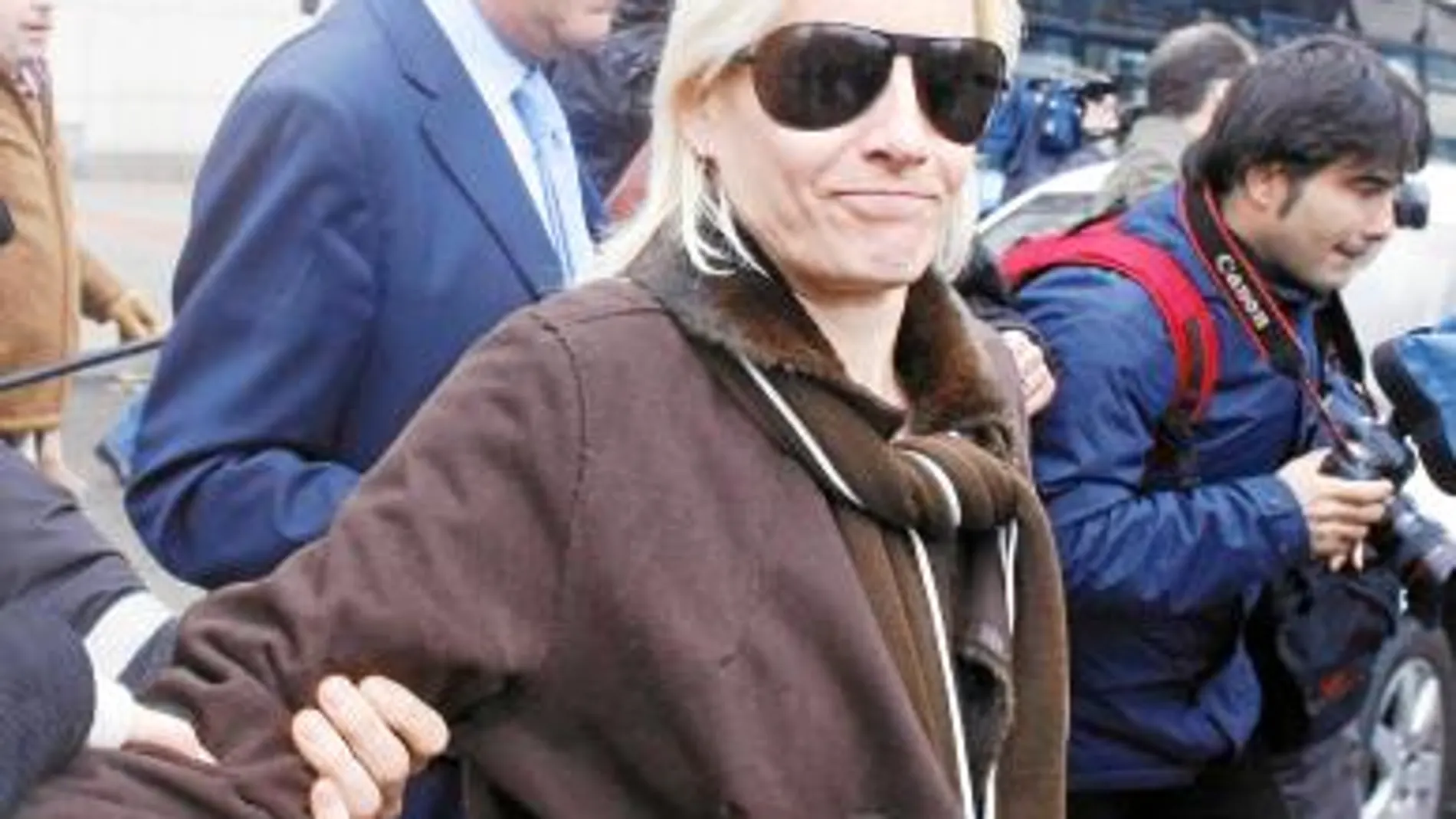 Marta Domínguez, una de las personas imputadas en la «operación Galgo» desde el pasado 9 de diciembre, a la salida del juzgado