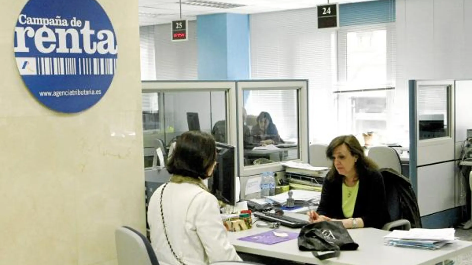 El único caso en el que podríamos intervenir para intentar acelerar el proceso es cuando vemos el mensaje “Su declaración está siendo comprobada”