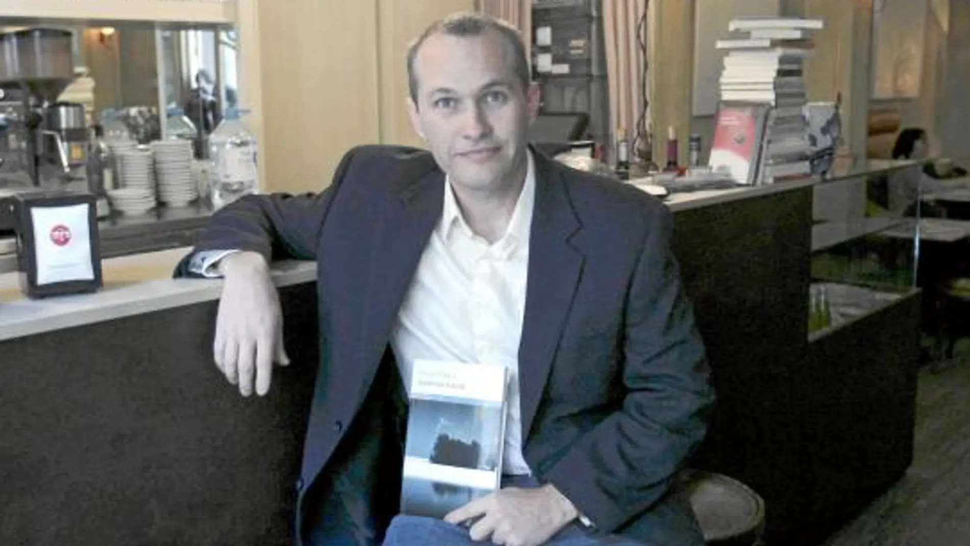 El escritor David Vann, nacido en Alaska, pasó por Barcelona para presentar su primera novela, en la que busca las claves de qué llevó a su padre a suicidarse cuando él tenía 13 años