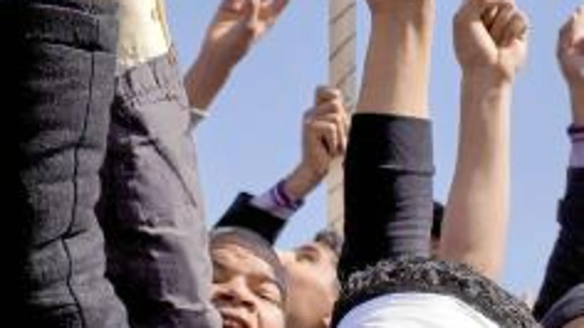 Libios cantan consignas contra Gadafi en Ajdabiyah