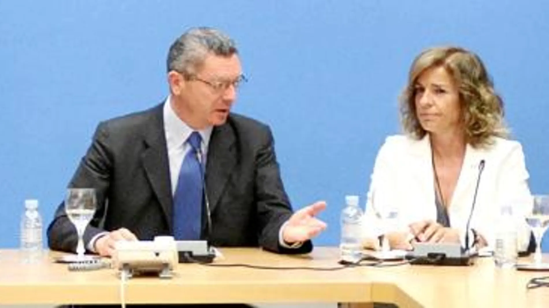 Gallardón celebró ayer la primera reunión con el grupo popular municipal tras las elecciones del pasado 22 de mayo