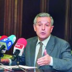 El alcalde leonés, Emilio Gutiérrez, da cuenta de un centenar de medidas para los 100 primeros días de su mandato