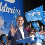 Rajoy vendió el «cambio» en Asturias y España ante un teatro abarrotado en Gijón
