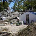 Una de las tiendas en las que se alojan las consultas y salas de hospitalización de MSF en Jacmel / Foto: Tristan Pfund /MSF