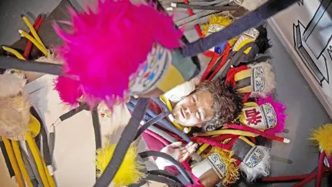 Dimas vende en su proyecto peluches a 50 euros, lo más asequible de la feria
