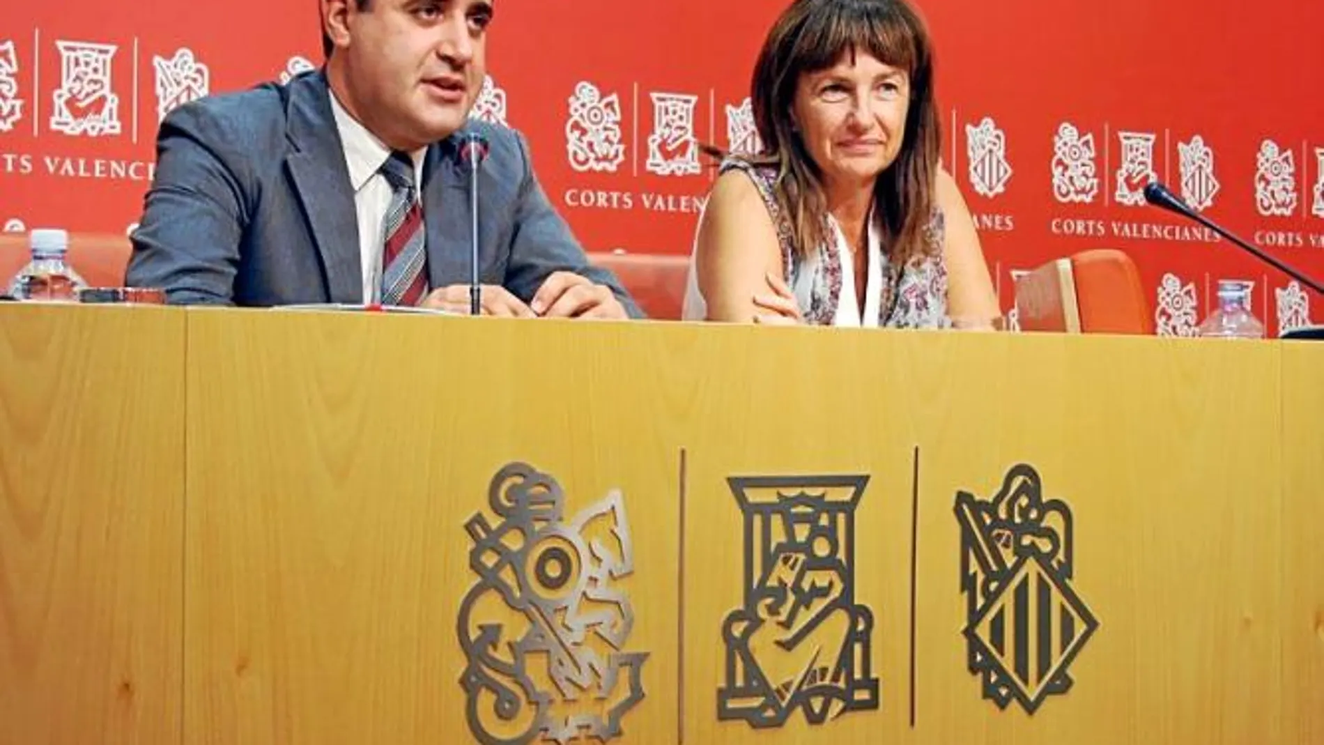 La diputada Cristina Moreno, en una imagen de archivo, junto a Jorge Alarte