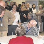 La Reina Doña Sofía conversa con algunos de los pacientes que son atendidos en el Centro de Referencia Estatal del Alzheimer