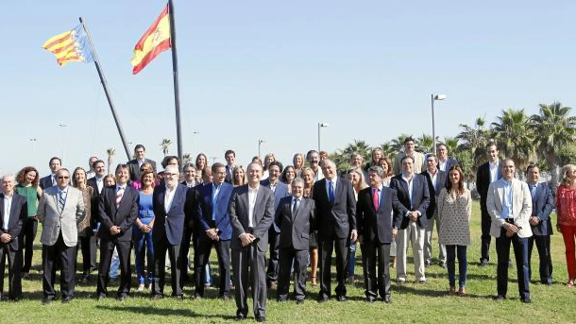 El presidente Fabra con todos los miembros de las listas electorales del PP al Congreso y Senado