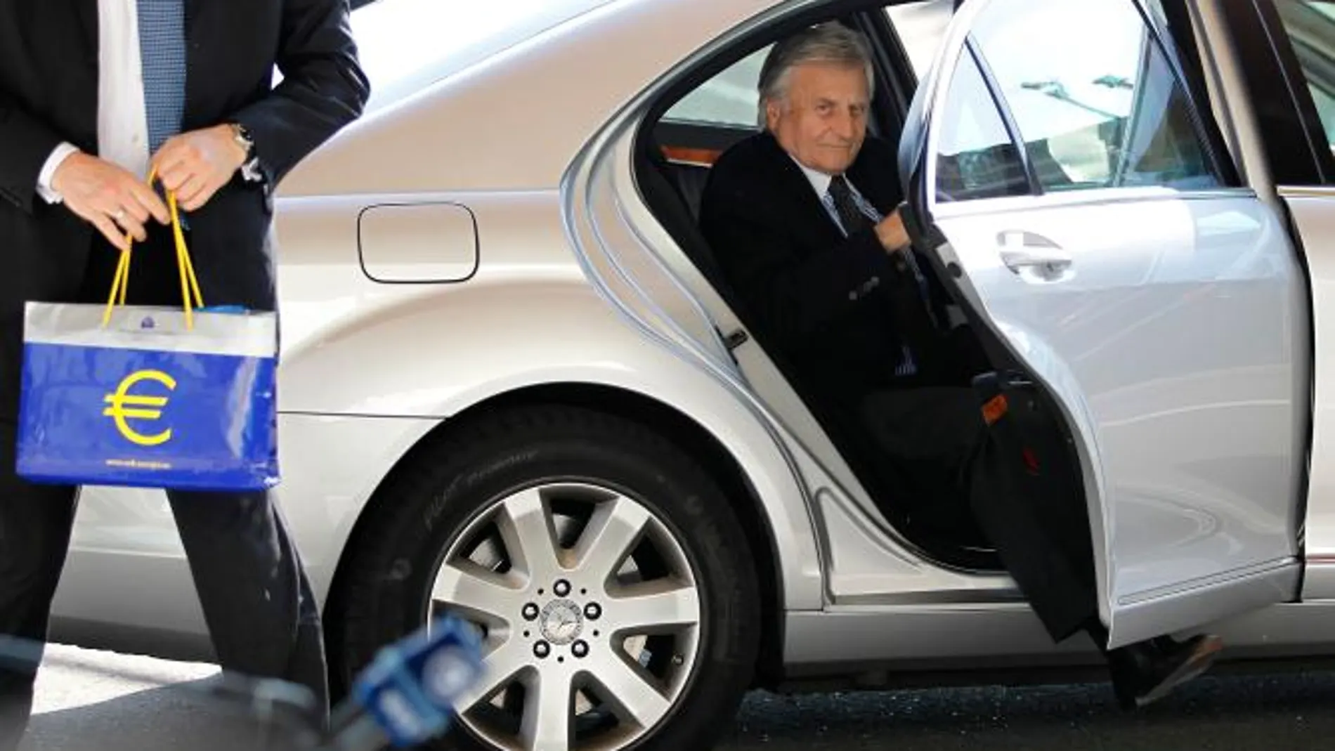 Trichet a su llegada a la reunión en Luxemburgo