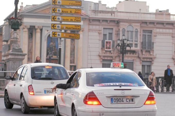 Uno de los taxis que recorren la ciudad de Murcia