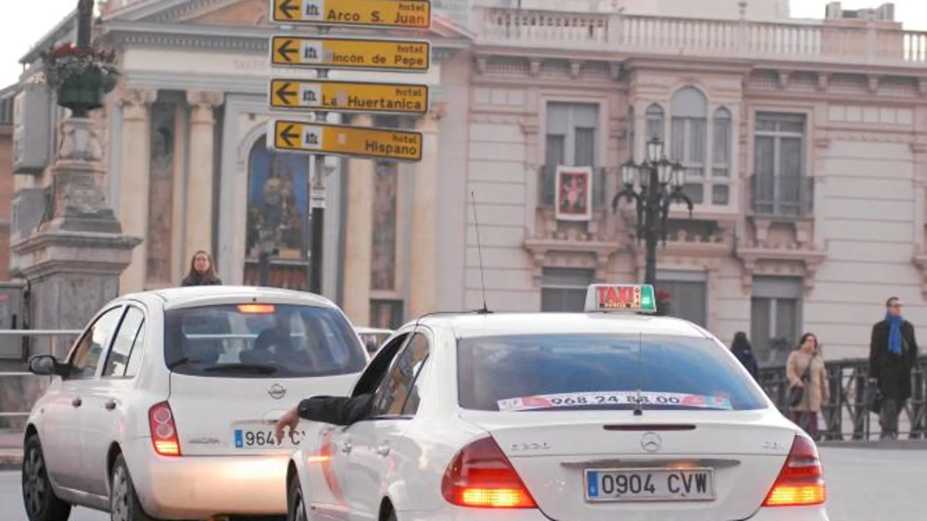 Uno de los taxis que recorren la ciudad de Murcia
