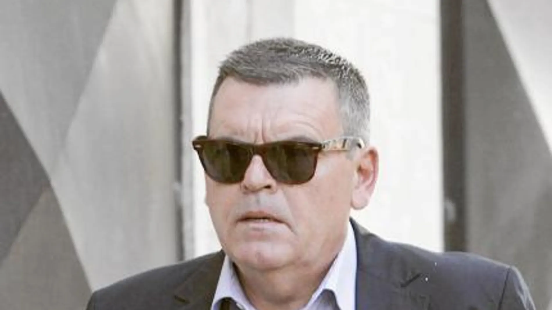Gil Eguino a la entrada al Palacio de Justicia murciano