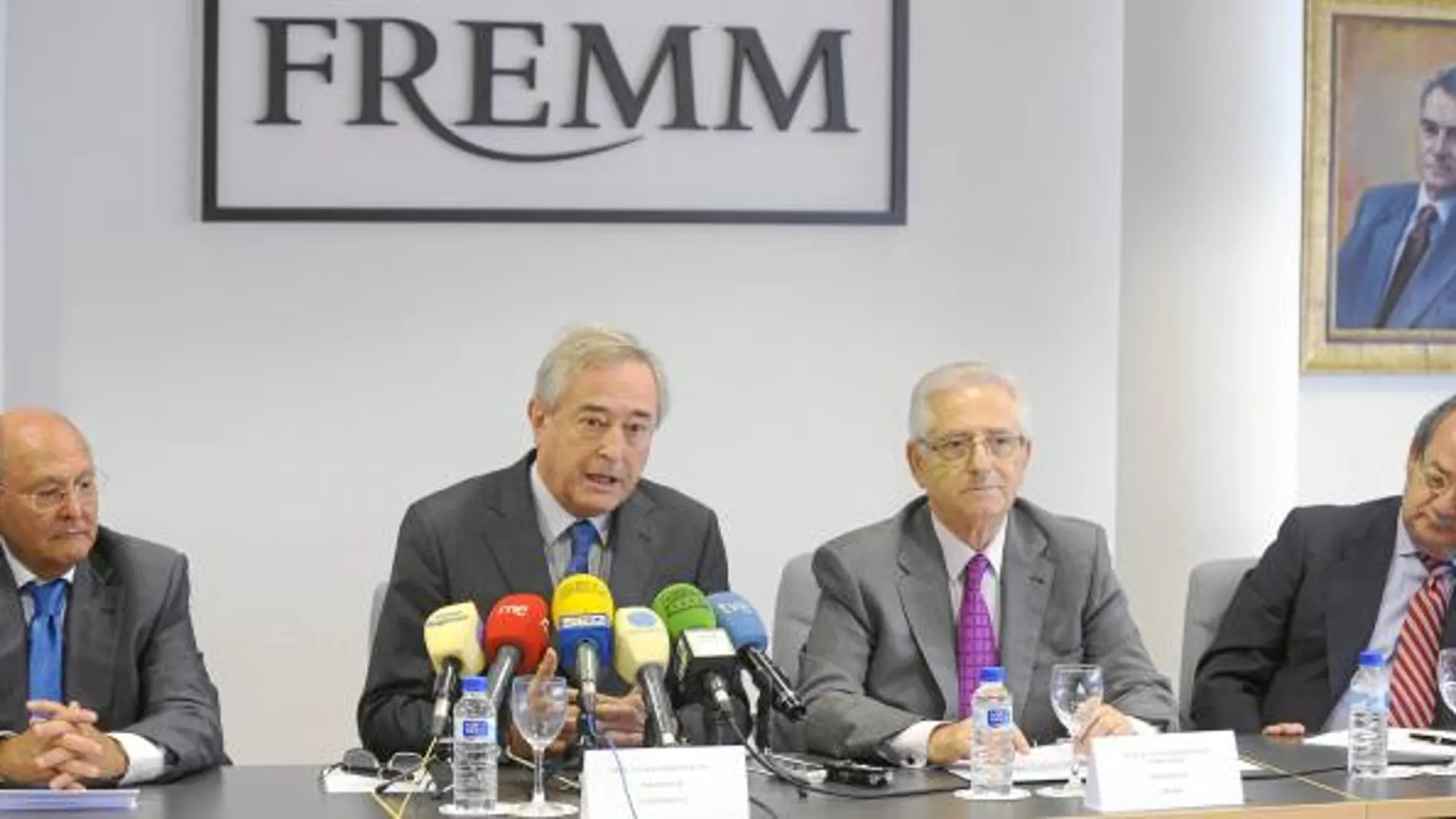 Javier Ferrer Dufol (2 i), ayer en el Comité Ejecutivo de Cofemetal