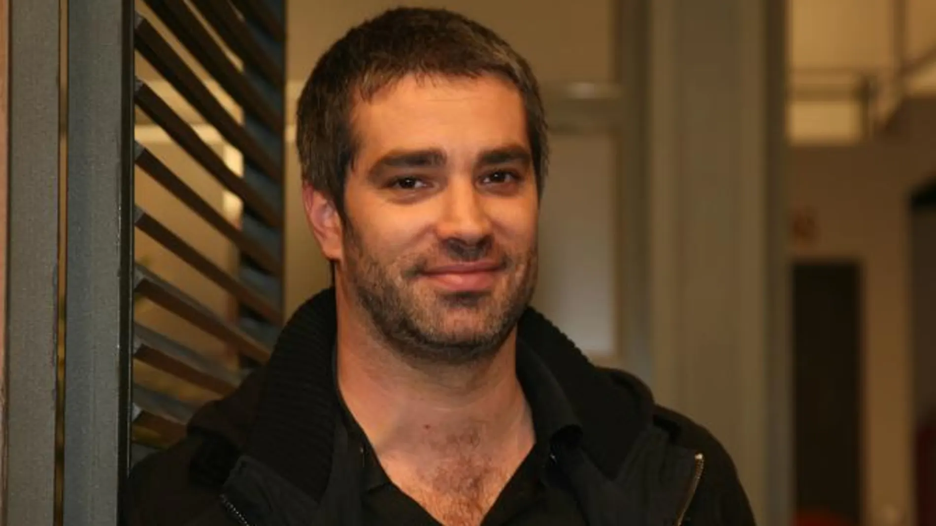 Adriá Collado, en el papel de Sergio, volverá al edificio