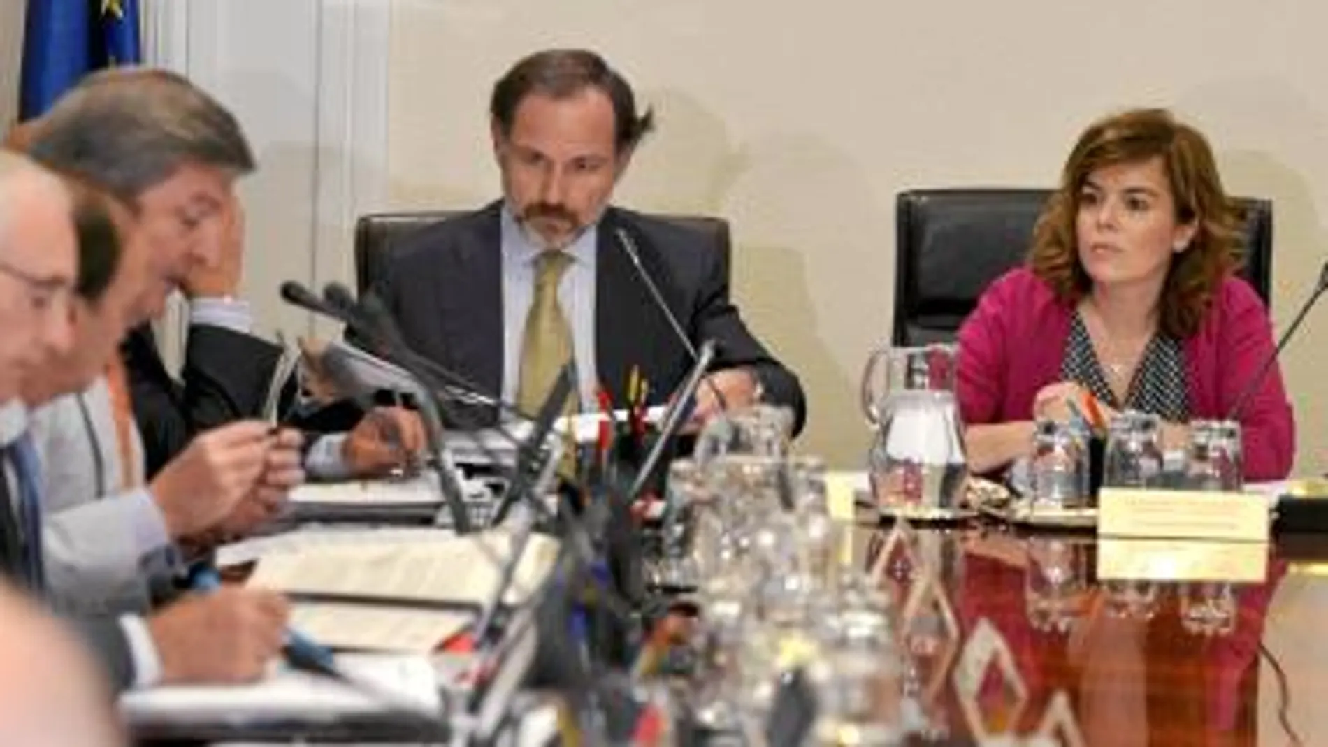 La vicepresidenta Soraya Sáenz de Santamaría presidió ayer la comisión nacional de secretarios de Estado y subsecretarios