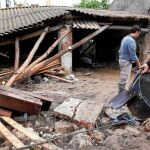 En Villanueva del Trabuco (Málaga), varias personas intentaban recuperar sus casas