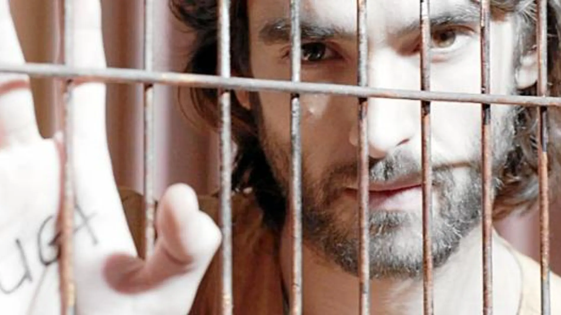 Daniel Ochoa (Aitor Luna) se enfrenta al sistema y es encarcelado en La Torre