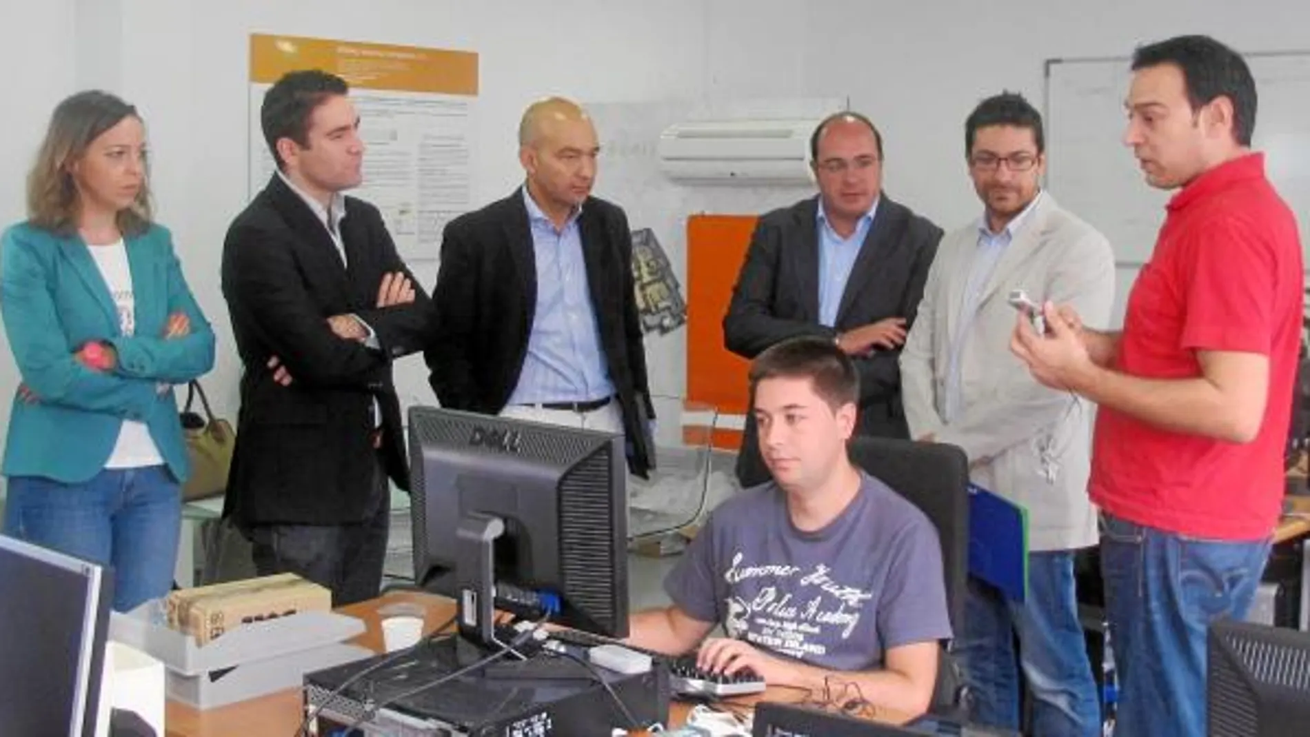 González, García, García-Legaz y Sánchez, junto a dos miembros del Centro Europeo de Empresas e Innovación