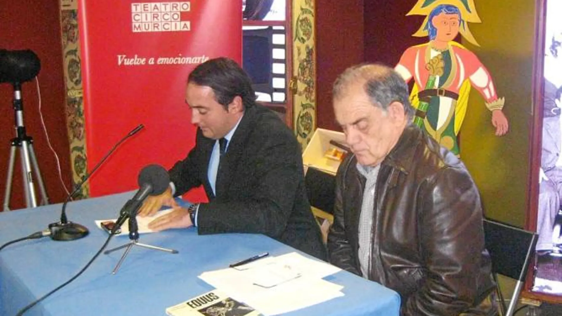 El concejal de Cultura, Rafael Gómez y el director del Teatro Circo, César Oliva, en la presentación