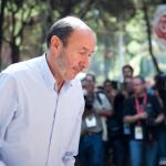 El PSOE se desangra y Rubalcaba enmudece