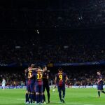 El FC Barcelona celebra un gol