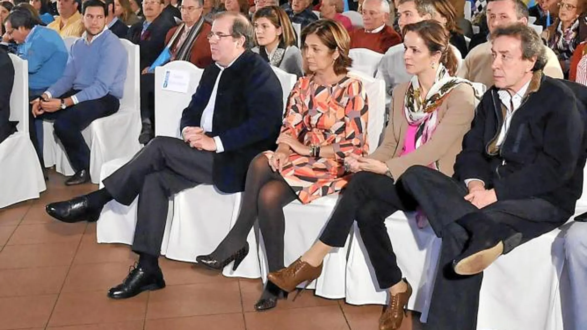 El presidente del PP de Castilla y León, Juan Vicente Herrera, con José Antonio De Santiago-Juárez, Silvia Clemente y Beatriz Escudero