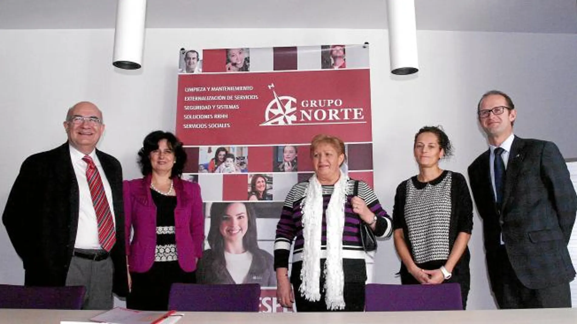 Javier Ojeda, Concepción Galván, Herminia Freire, Mari Paz Pérez y Miguel Calvo, durante la presentación del proyecto