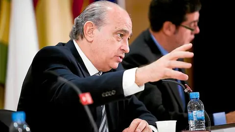 Jorge Fernández desgranó ayer en la Cambra de Comerç de Sabadell las reformas del PP