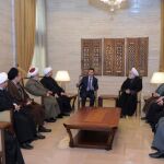 Bashar al-Asad durante la reunión mantenida con un grupo de sabios musulmanes de Líbano