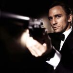 James Bond podría ser nombrado caballero por la Reina de Inglaterra