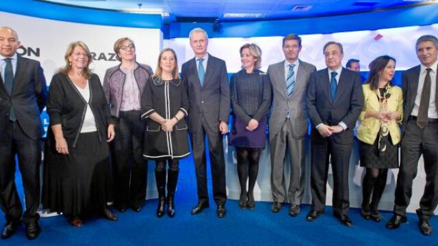 En la imagen, Jaime García-Legaz, Elvira Rodríguez, Carmen Martínez Castro, Ana Pastor, Pedro Morenés, Esperanza Aguirre, Rafael Catalá, Florentino Pérez, Margarita Robles y Fernando Grande-Marlaska