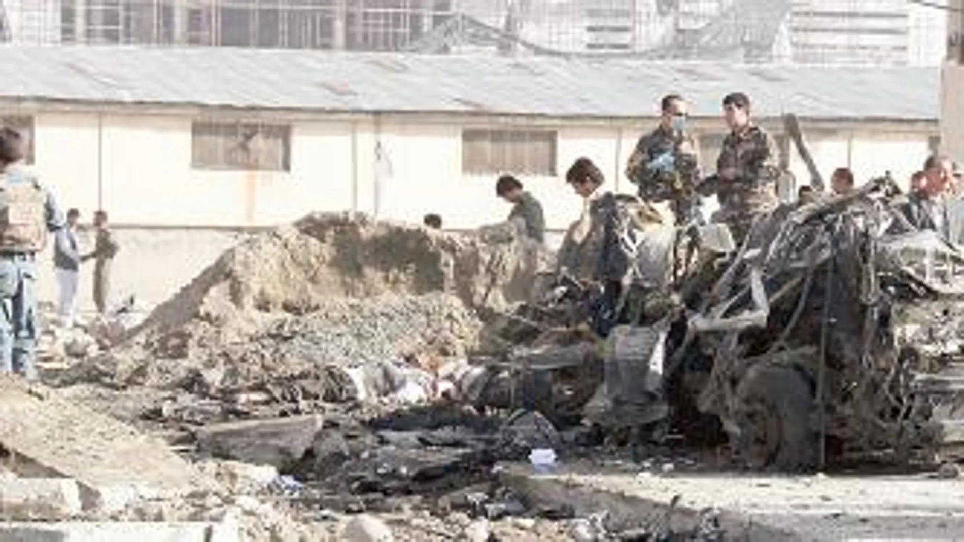 Escombros del atentado perpetrado por una suicida en Afganistán